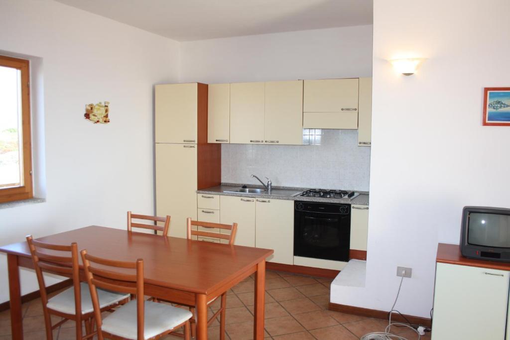 Appartamenti Ideal Isola Rossa Ruang foto