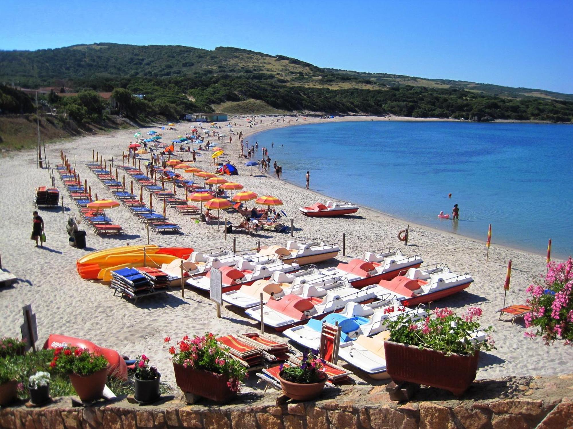 Appartamenti Ideal Isola Rossa Bagian luar foto