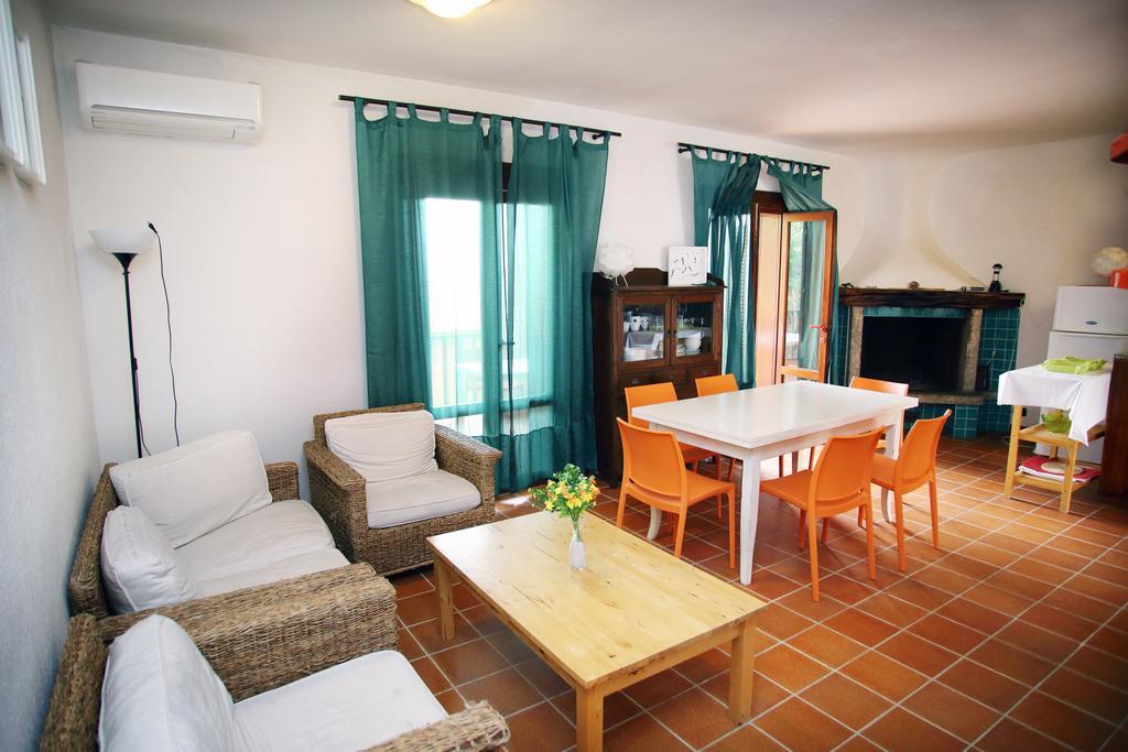 Appartamenti Ideal Isola Rossa Bagian luar foto