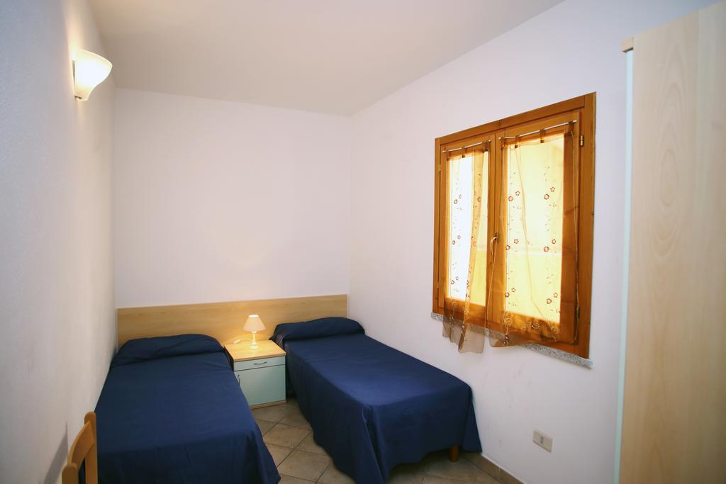 Appartamenti Ideal Isola Rossa Bagian luar foto