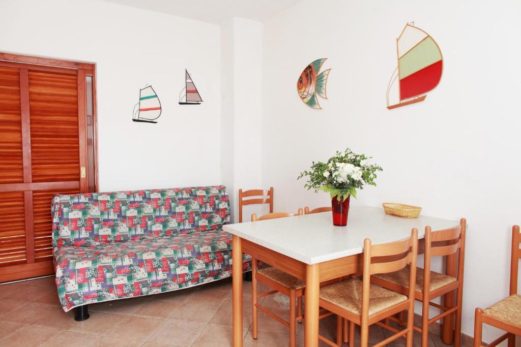 Appartamenti Ideal Isola Rossa Bagian luar foto