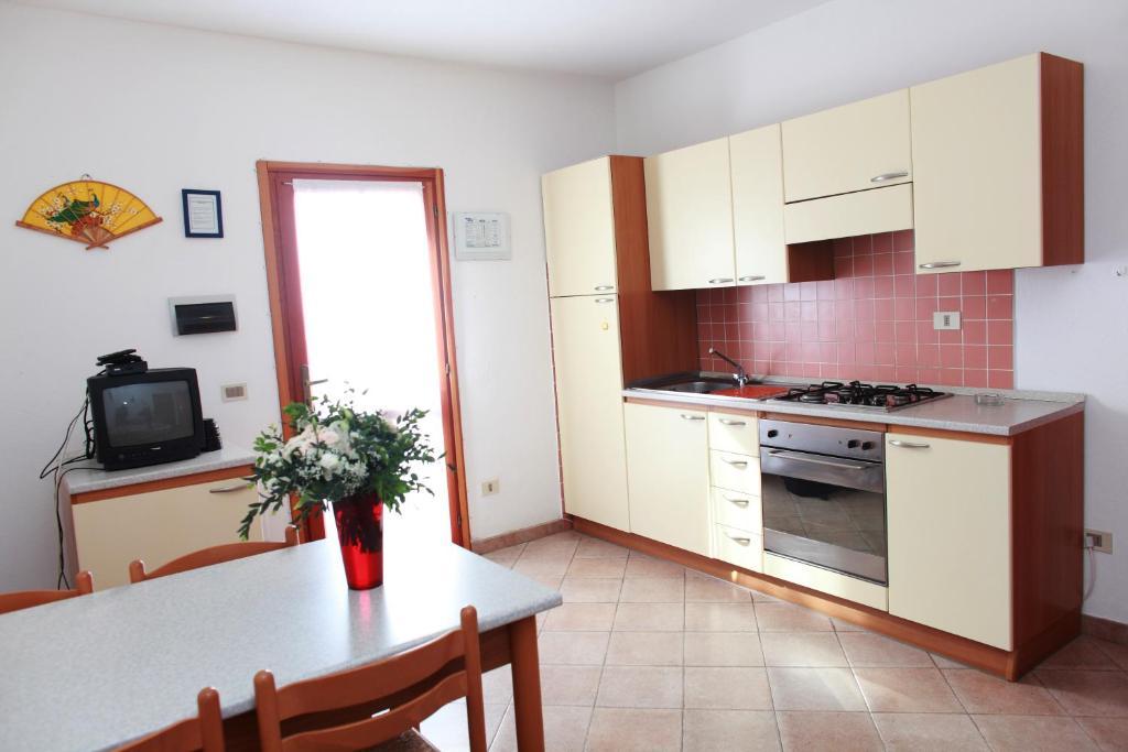 Appartamenti Ideal Isola Rossa Bagian luar foto