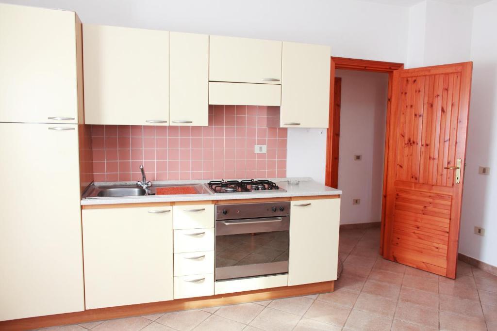 Appartamenti Ideal Isola Rossa Bagian luar foto