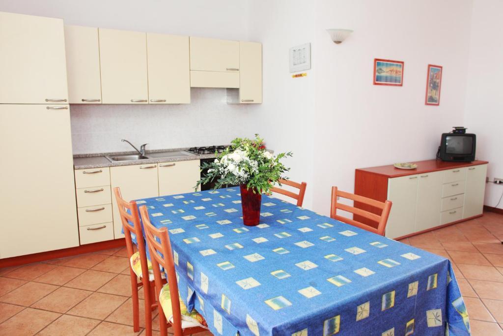 Appartamenti Ideal Isola Rossa Bagian luar foto